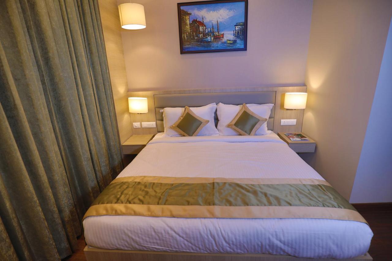 Goa Country Club Hotel Gurgaon Bagian luar foto