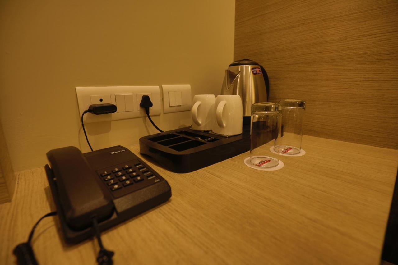 Goa Country Club Hotel Gurgaon Bagian luar foto