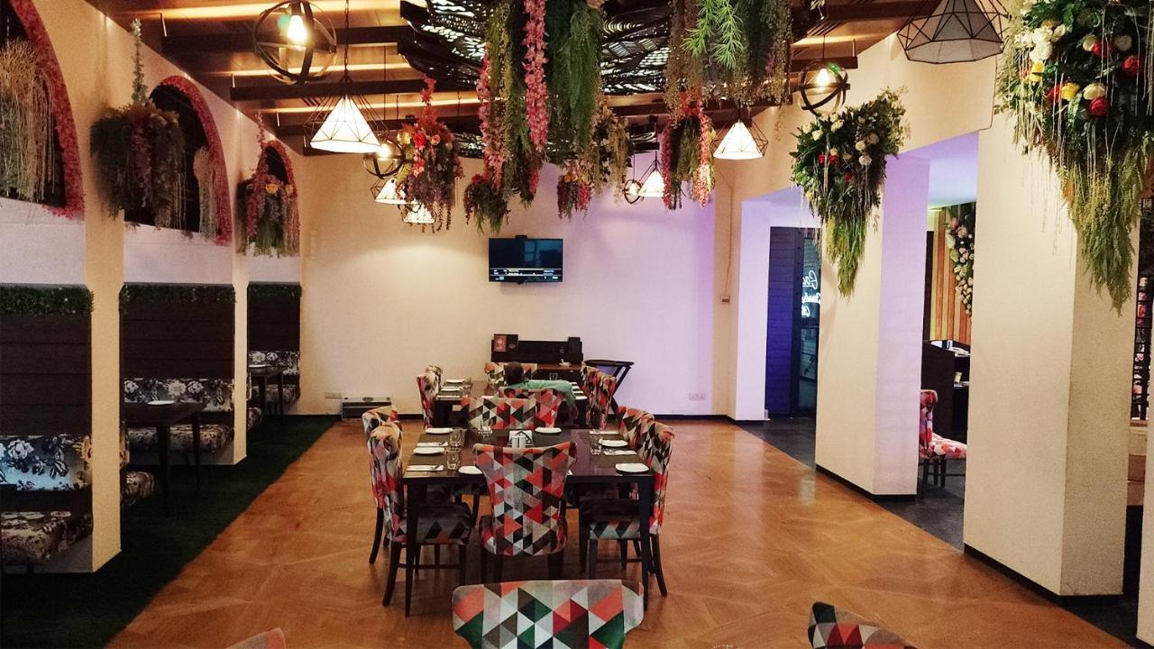 Goa Country Club Hotel Gurgaon Bagian luar foto