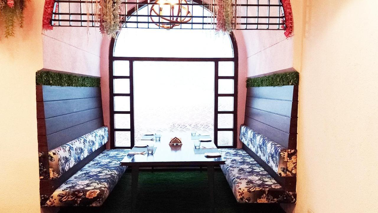 Goa Country Club Hotel Gurgaon Bagian luar foto