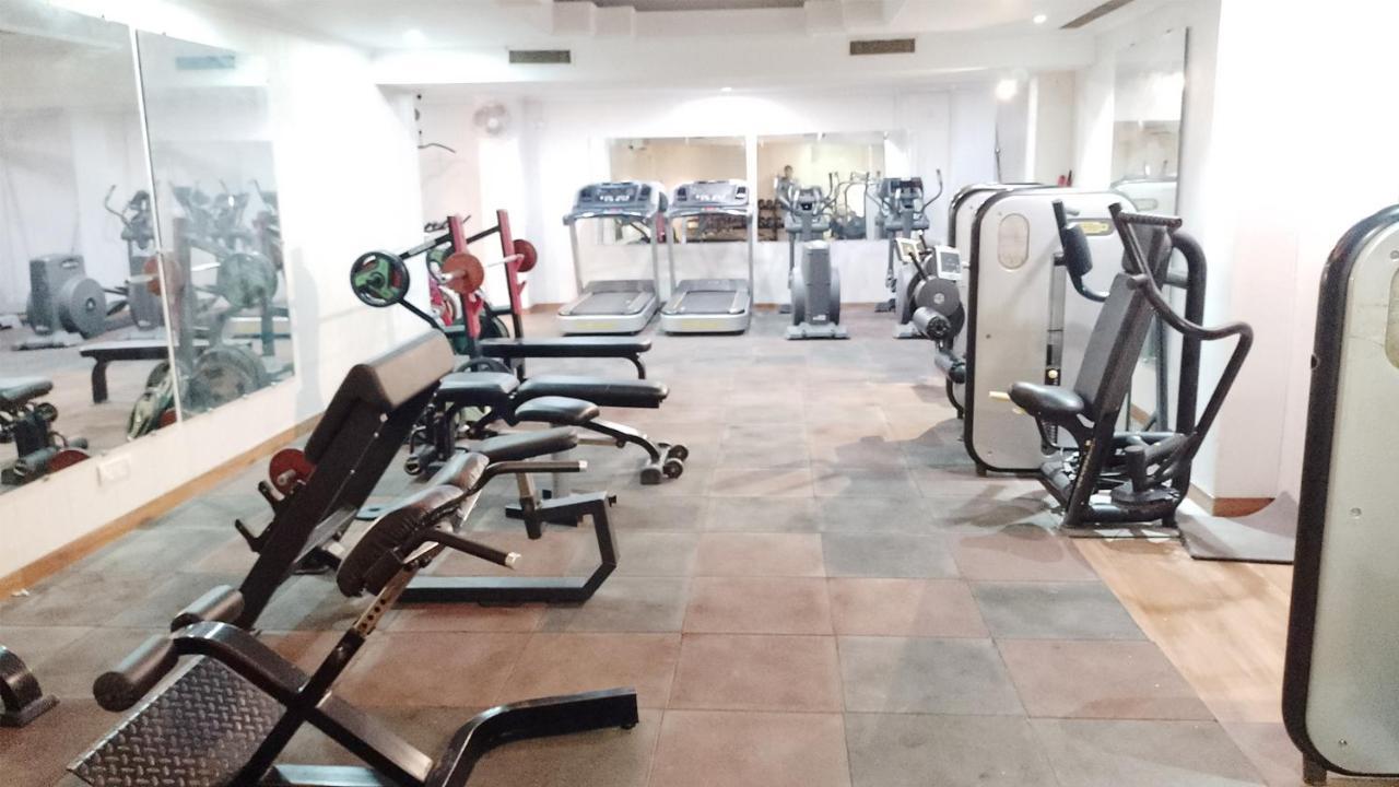 Goa Country Club Hotel Gurgaon Bagian luar foto