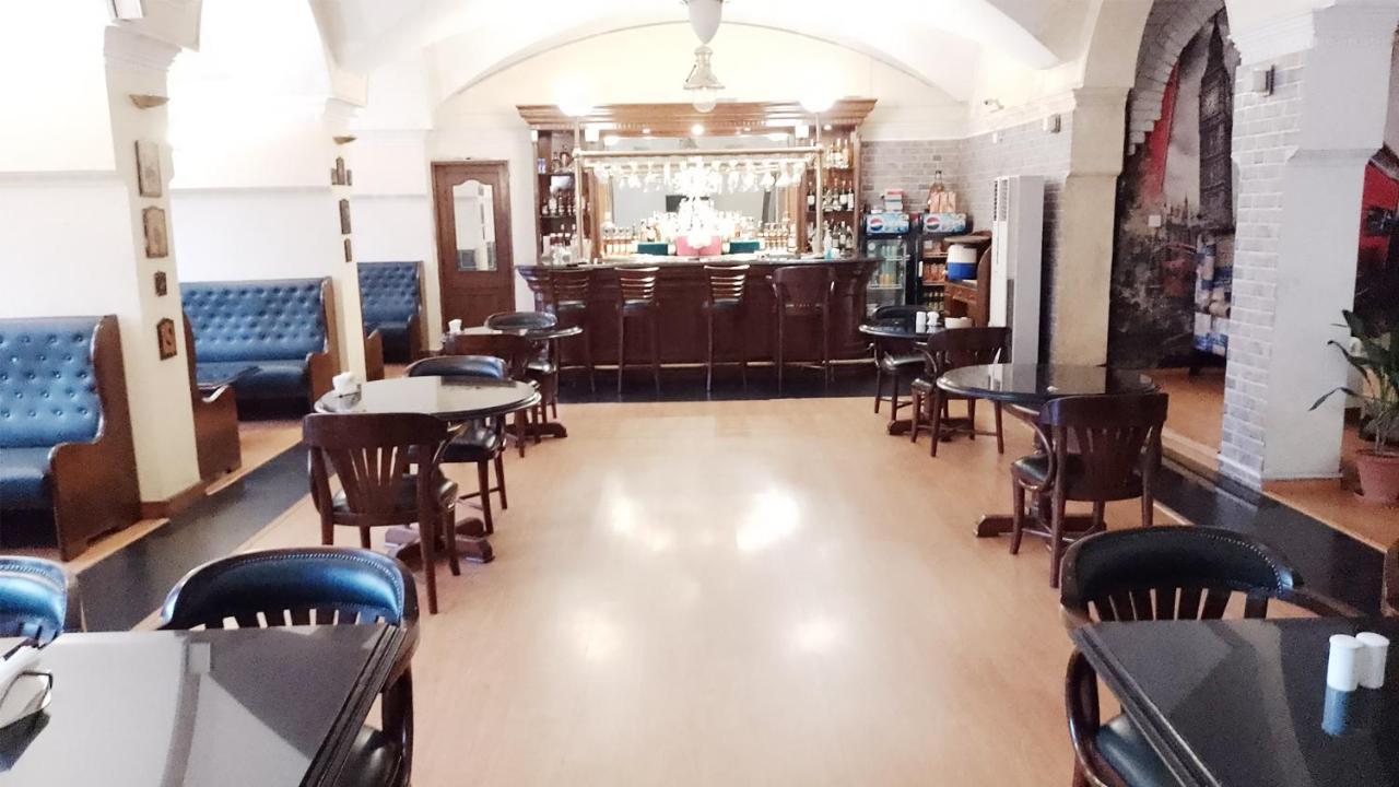 Goa Country Club Hotel Gurgaon Bagian luar foto
