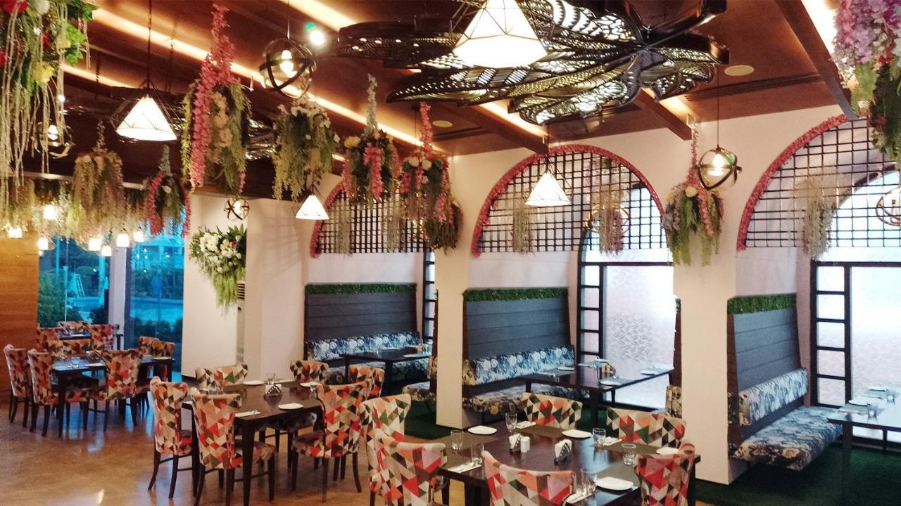 Goa Country Club Hotel Gurgaon Bagian luar foto