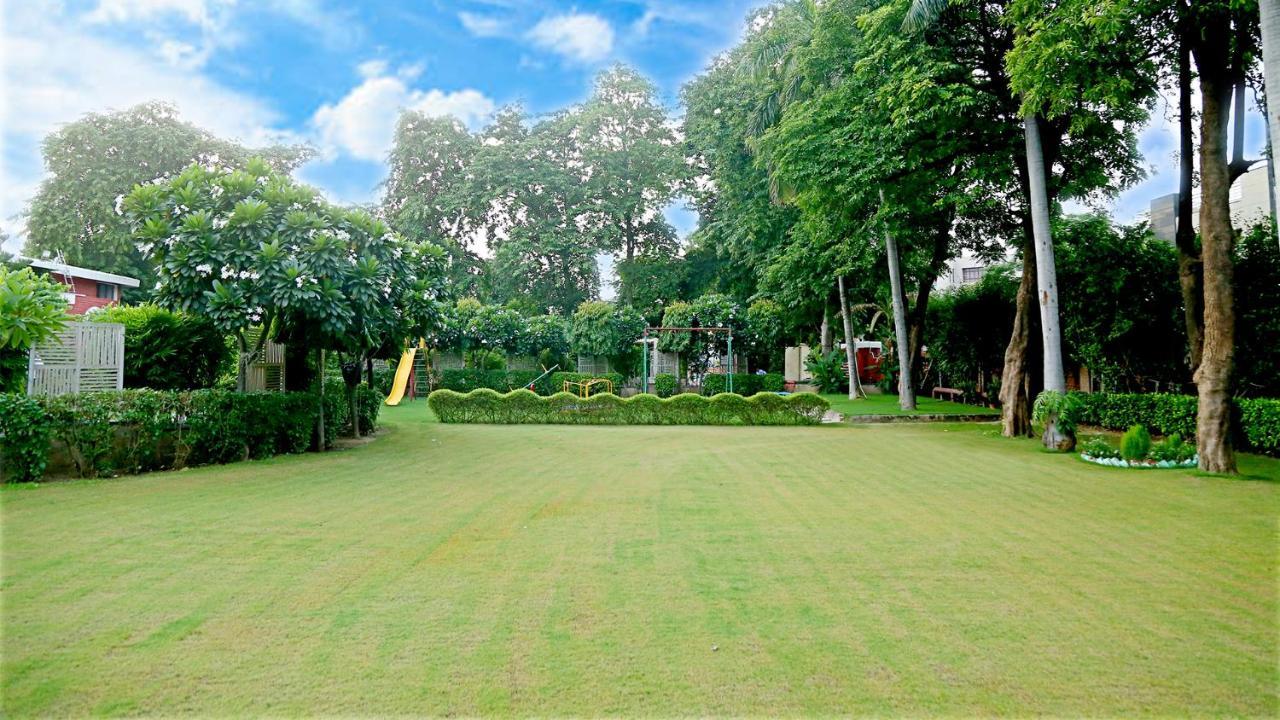 Goa Country Club Hotel Gurgaon Bagian luar foto