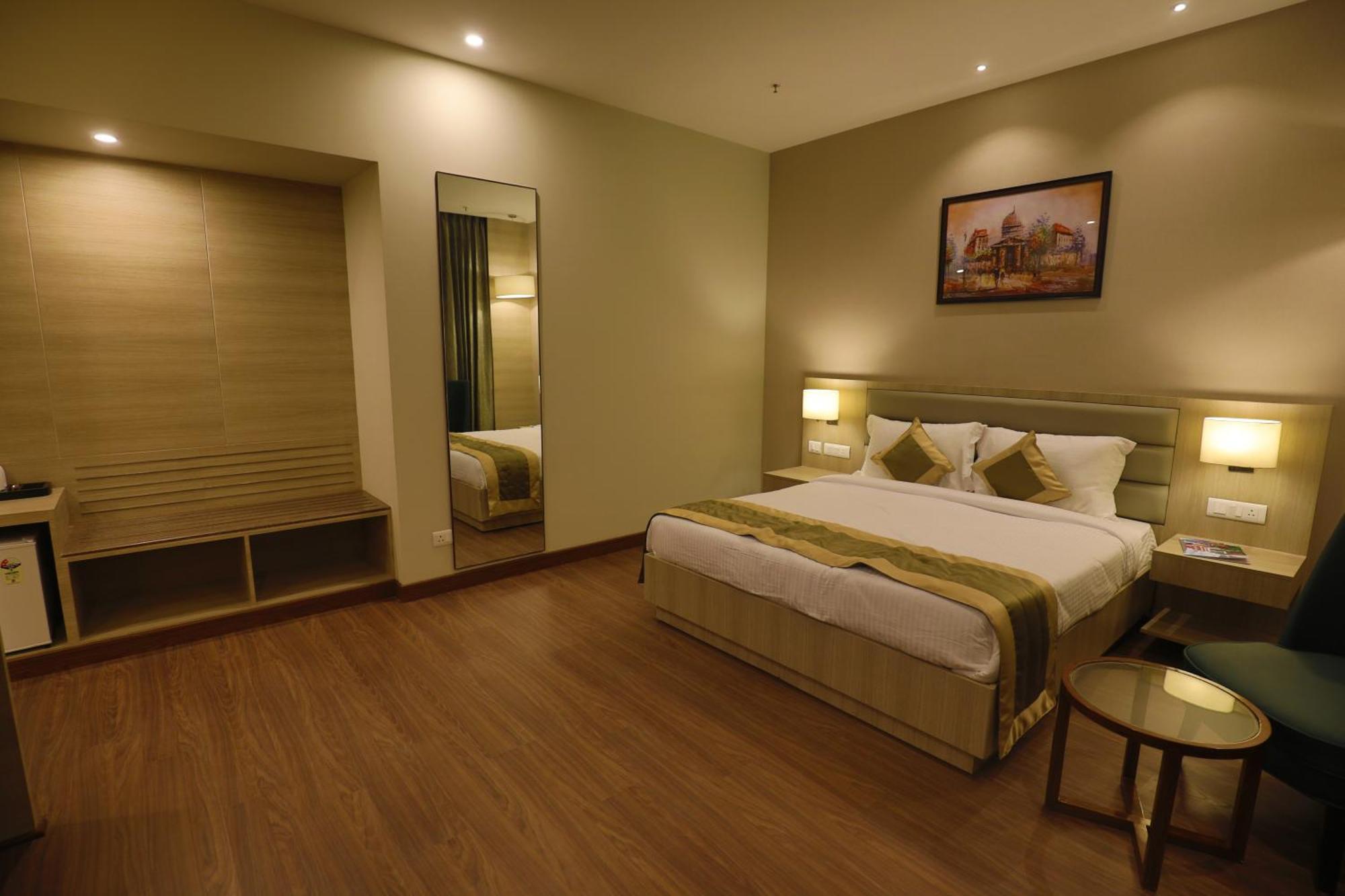 Goa Country Club Hotel Gurgaon Bagian luar foto