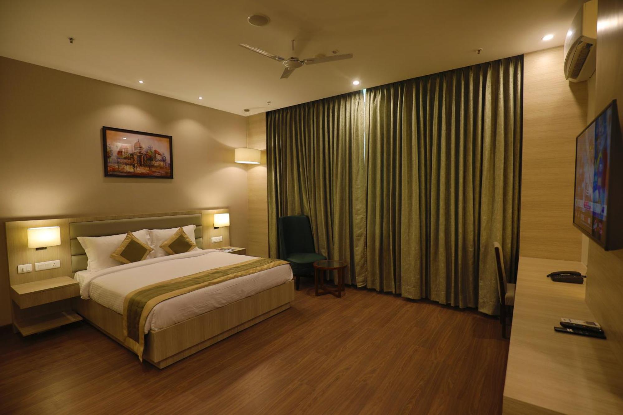 Goa Country Club Hotel Gurgaon Bagian luar foto