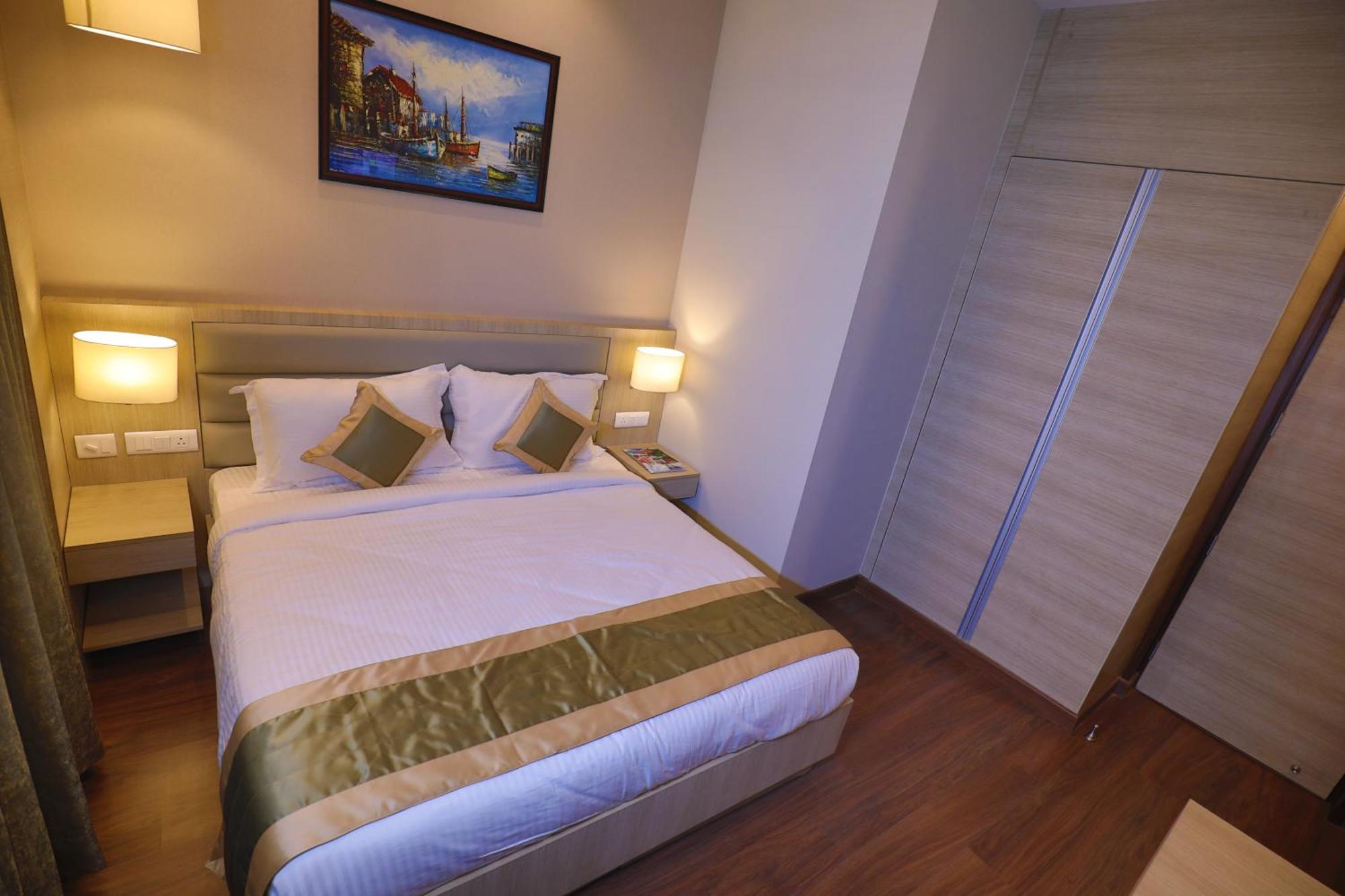 Goa Country Club Hotel Gurgaon Bagian luar foto