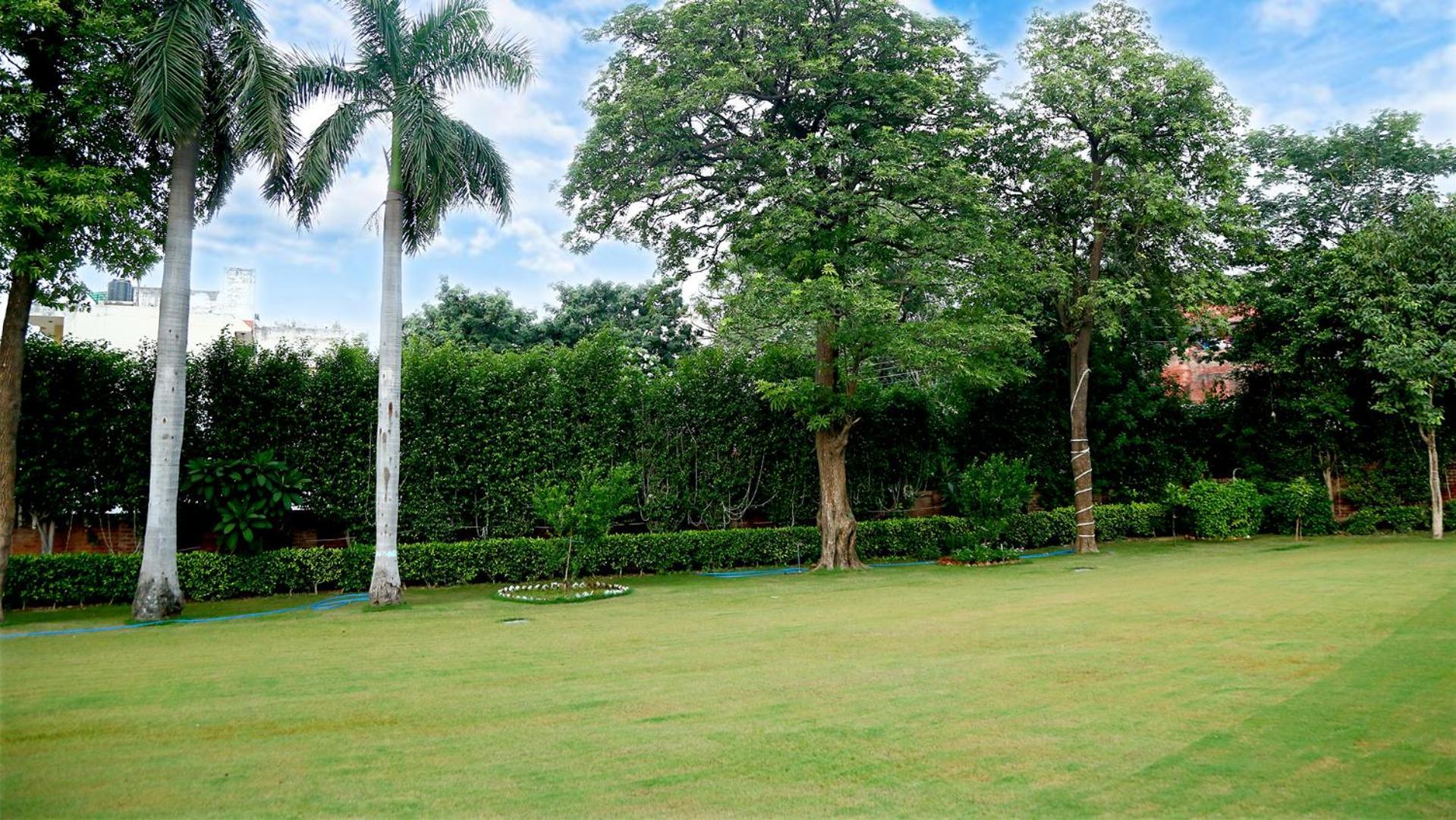 Goa Country Club Hotel Gurgaon Bagian luar foto