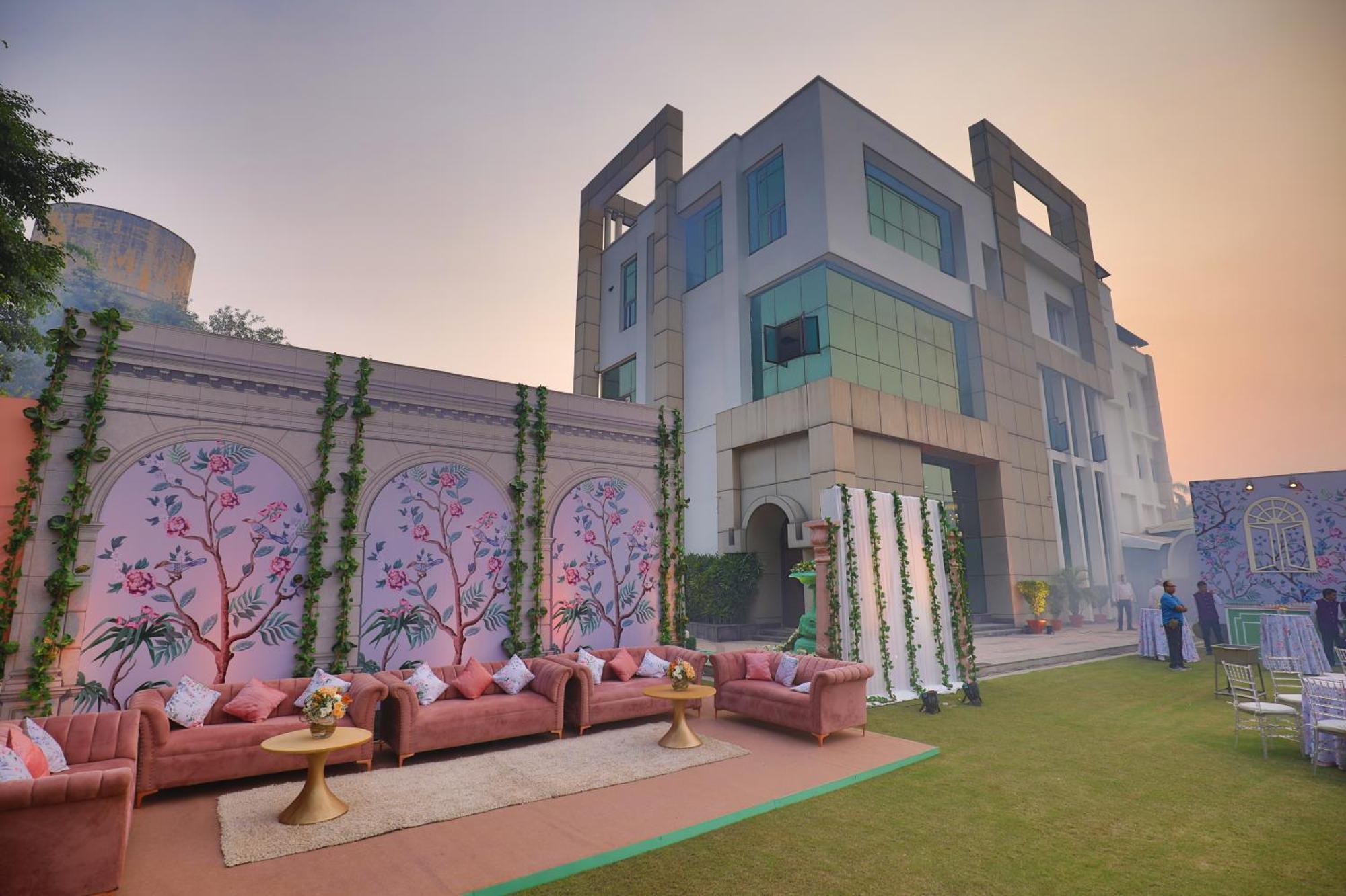 Goa Country Club Hotel Gurgaon Bagian luar foto