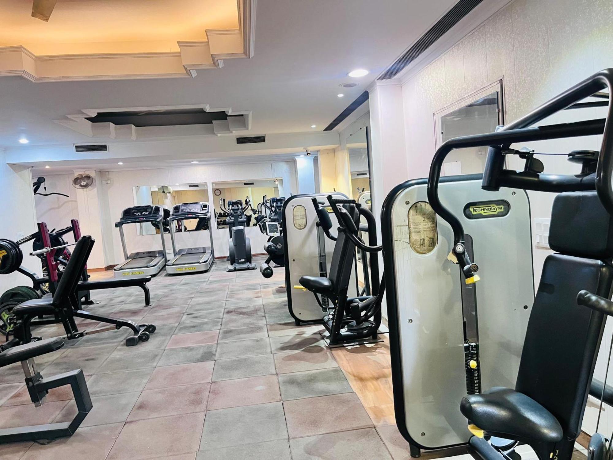 Goa Country Club Hotel Gurgaon Bagian luar foto