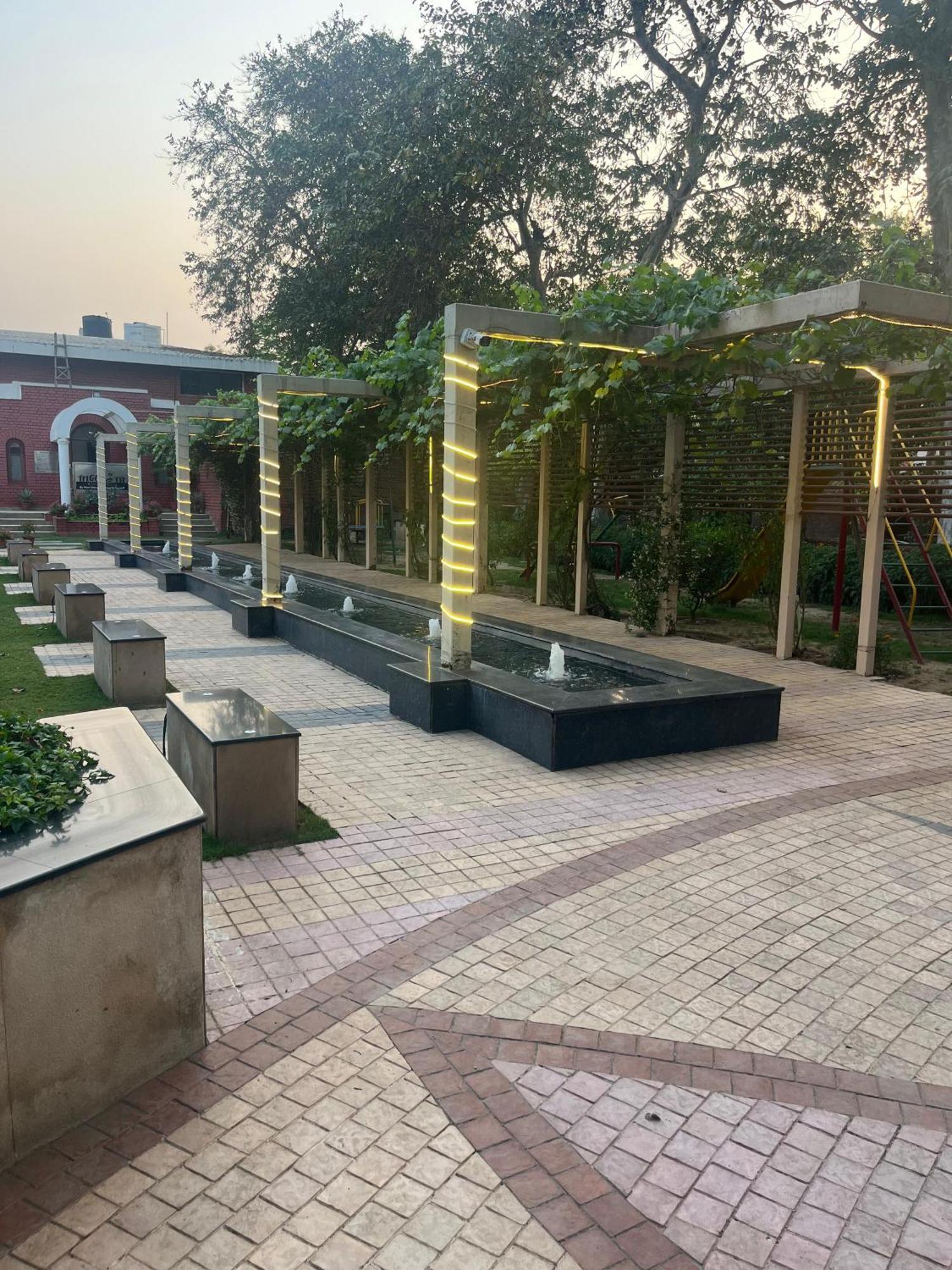 Goa Country Club Hotel Gurgaon Bagian luar foto